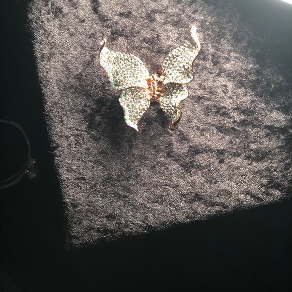 RHINESTONE/GOLD SET BUTTERFLY HAIRPIECE - Picture 14 of 14